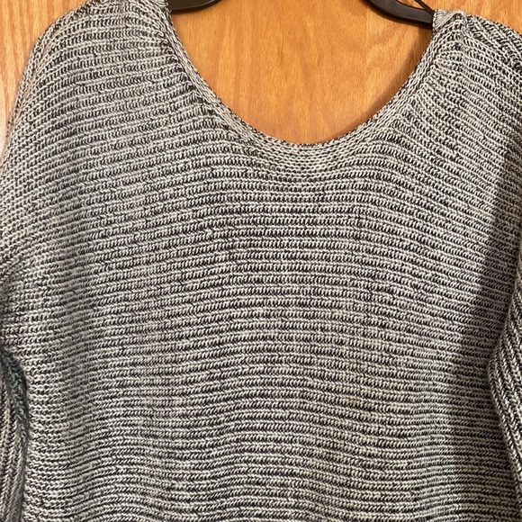 Tunic style sweater - Picture 2 of 5